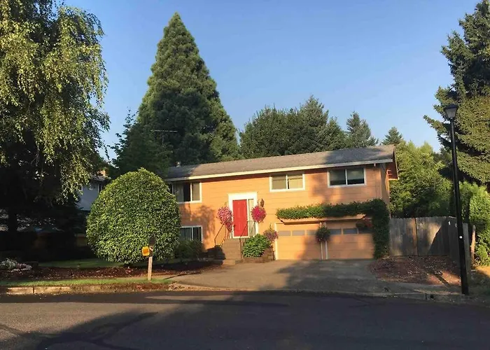West Linn Relaxing Entire Home Wifi Tv Yard Bbq Eateries