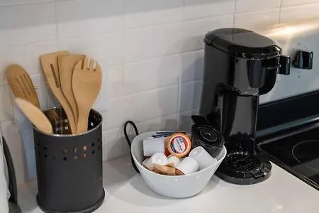 The Warhol - Pet-Friendly Apartment