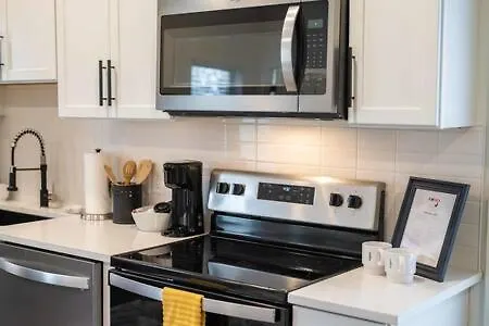 The Warhol - Pet-Friendly Apartment