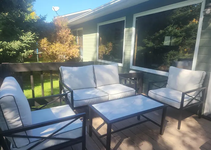 Happy Home - Cozy Retreat With Deck Near Downtown Carbondale
