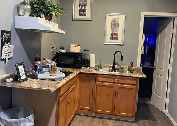 Man Cave Apartment Queen Sz Bed 17 Min From Town