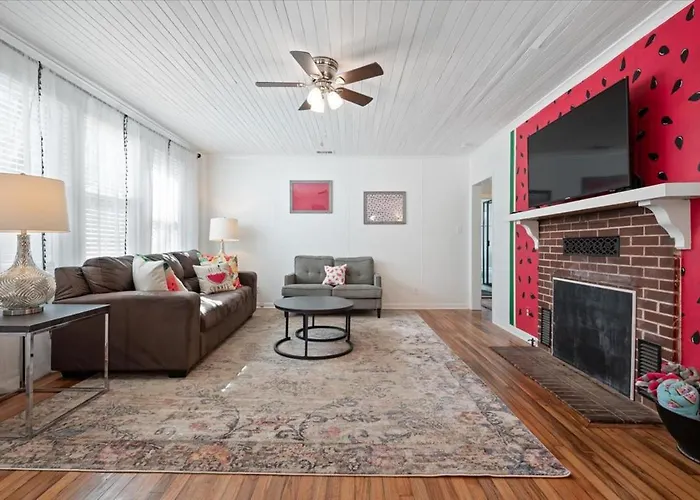 Summertime Home For 8, Fast Ev Chargerpets Fenced Yard