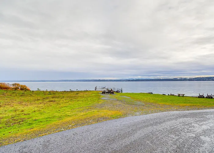 Vashon Island Retreat: Sound Views & Beach Access!