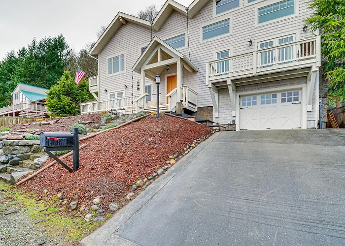 Vashon Island Retreat: Sound Views & Beach Access!