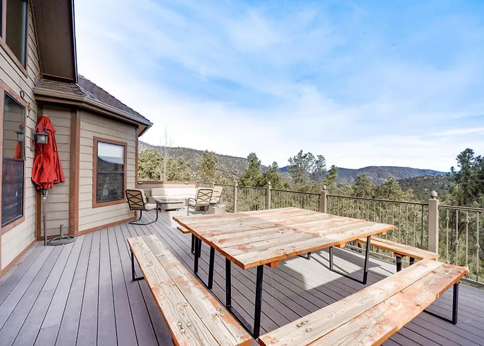 Pine Mountain Club Cabin W/ Private Deck & Views!