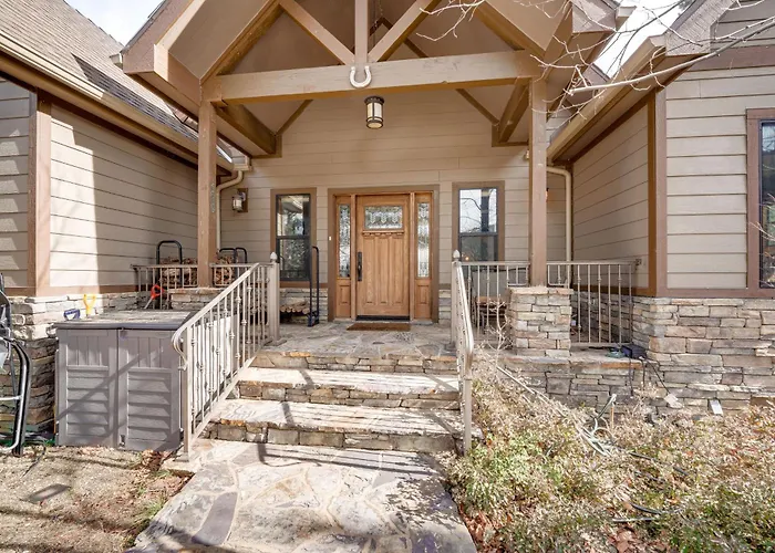 Pine Mountain Club Cabin W/ Private Deck & Views!
