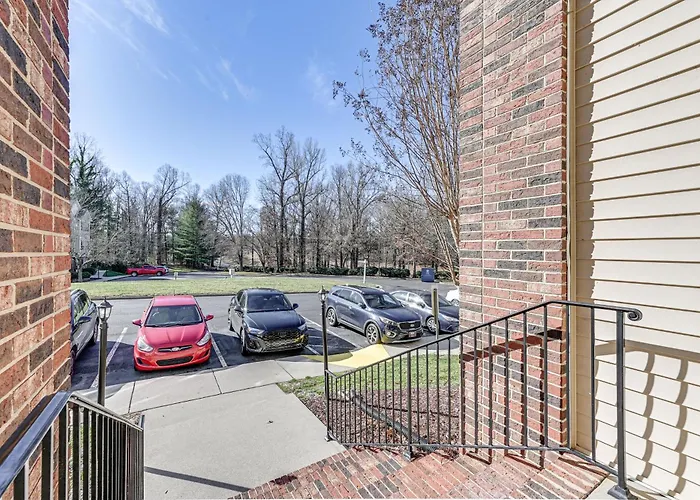 Winston-Salem Condo W/ Balcony: Steps To Golf!