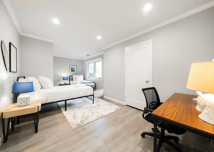 4Br Lux Los Gatos Home: Style & Comfy