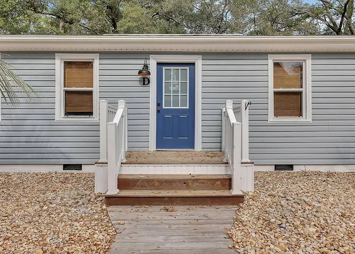 Coastal 3Bd Bungalow One Block From Scenic Walkway