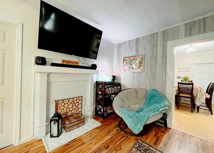 Giggling Creek Cottage - Bedjet! King Sized! Gazebo, 45 Acres, Arcades, And More!