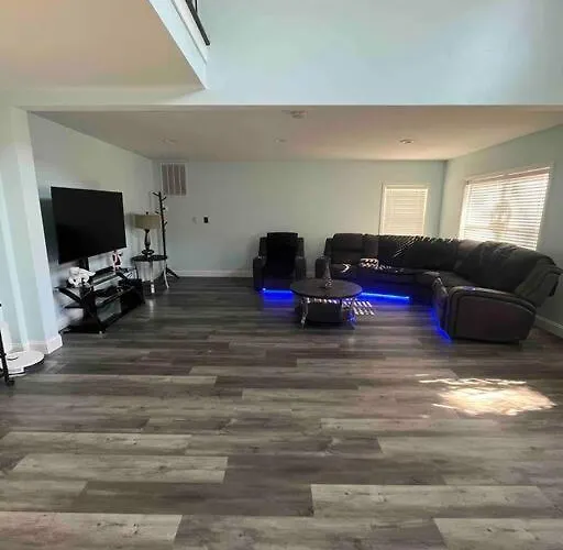 Large 5 Bedroom Home Near Downtown Dalton