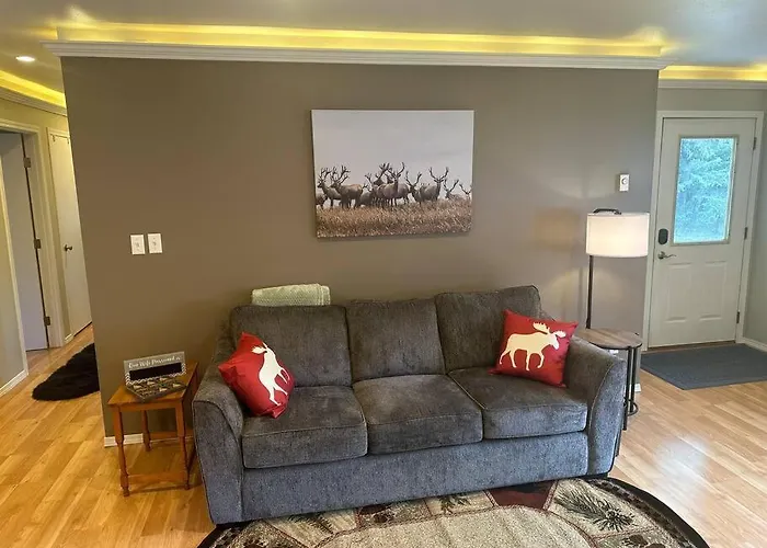Spruce Goose Lodge