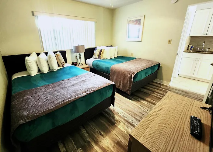 Johns Pass Beach Motel - Treasure Island Beach