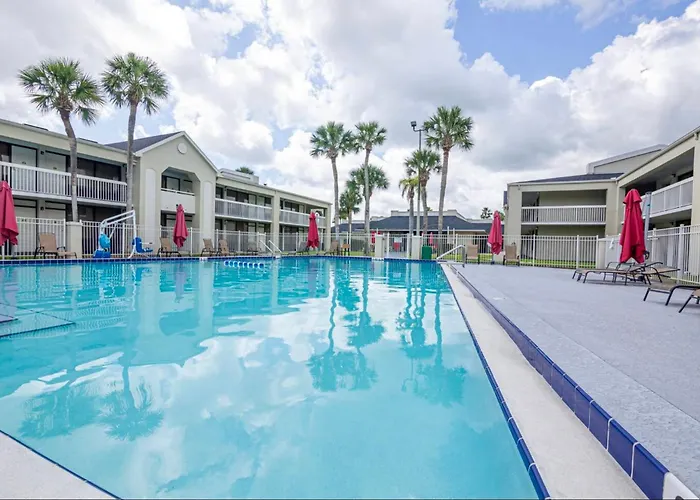 2 Beds With Pool, Parking, Wi-Fi & Smart Tv