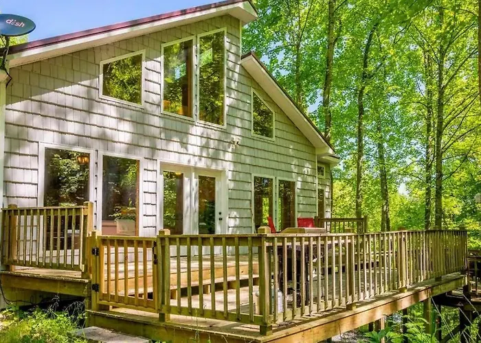 Hot Springs: 2 Cabins Waterfall & Mountain Views