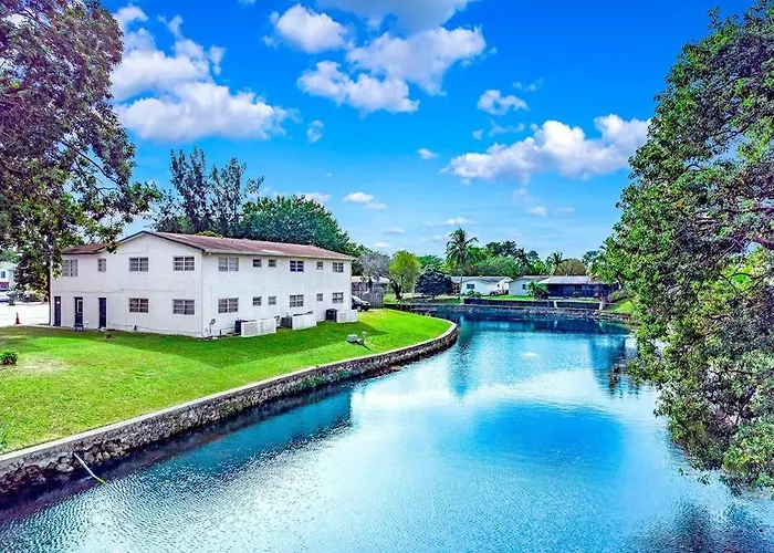 Adorable Condo In Peaceful Area - Palm Wave Says