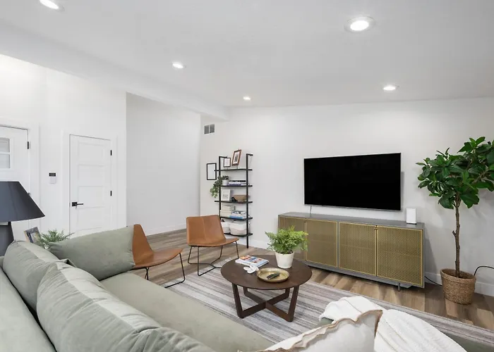 Renovated Flat Steps From Historic 25Th Street