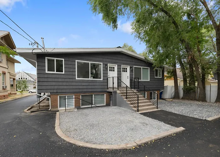 Renovated Flat Steps From Historic 25Th Street