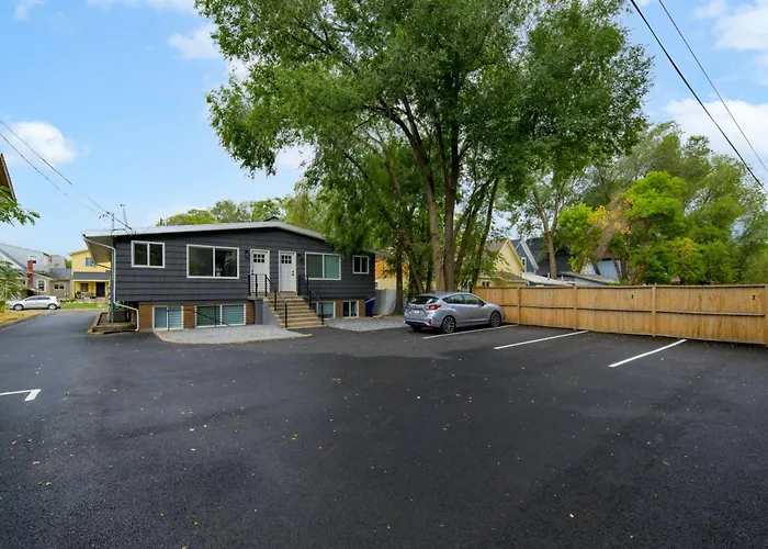 Renovated Flat Steps From Historic 25Th Street