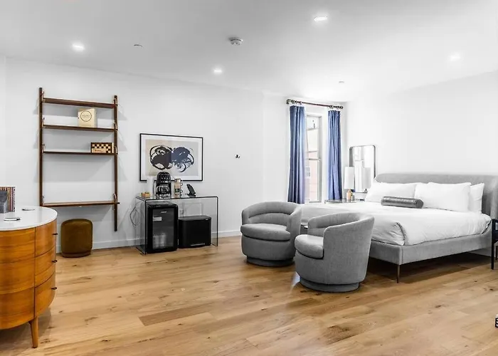 Historic Dtwn Hotel, The Phenix, King Bed, Room # 303