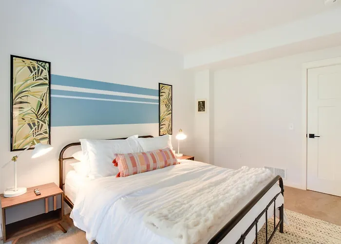 The Linden, Large & Luxurious Galena Escape!