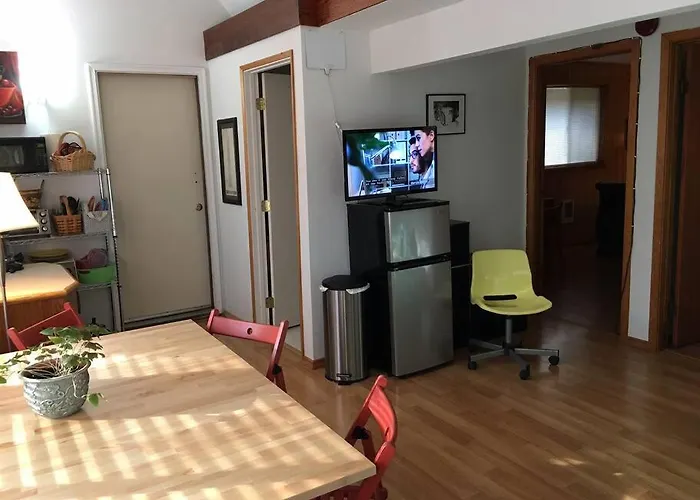 Whitaker 5 Bdrm Daily-Weekly-Monthly