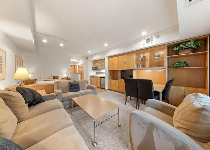 Palisades Tahoe Lodge Rentals Studio #228