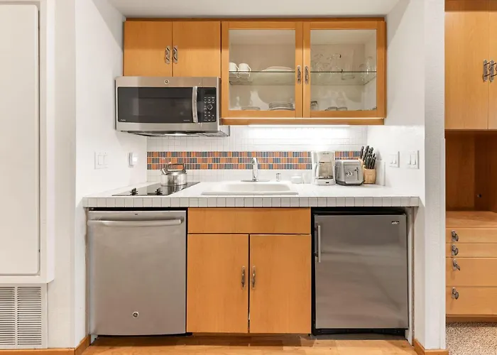 Palisades Tahoe Lodge Rentals Studio #228
