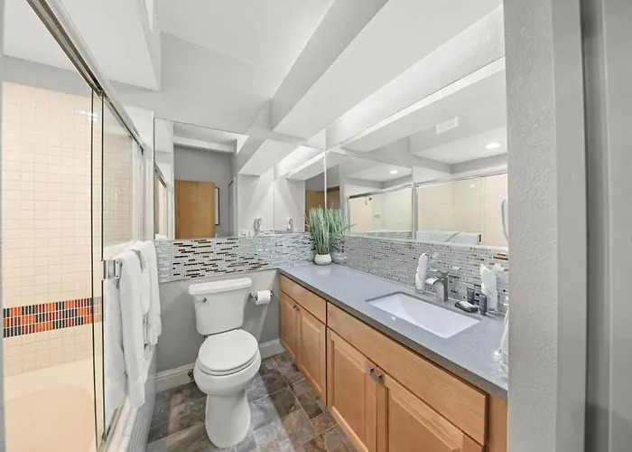 Palisades Tahoe Lodge Rentals Studio #226