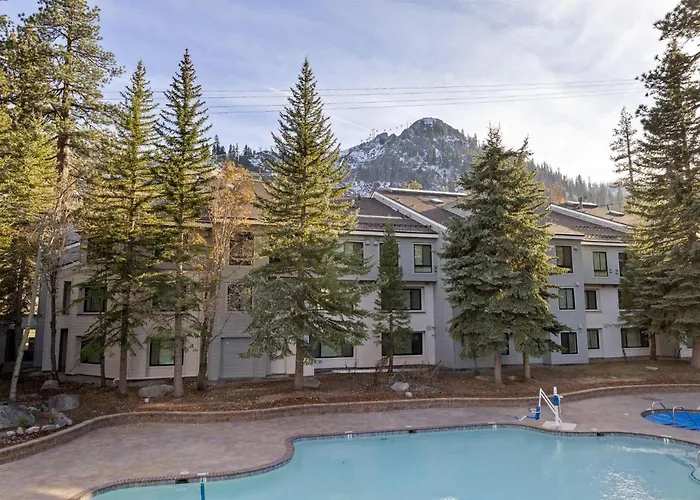 Palisades Tahoe Lodge Rentals Studio #232