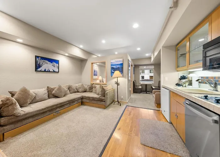 Palisades Tahoe Lodge Rentals Studio #211