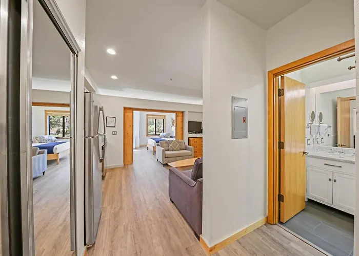 Palisades Tahoe Lodge Rentals Premium Studio #149