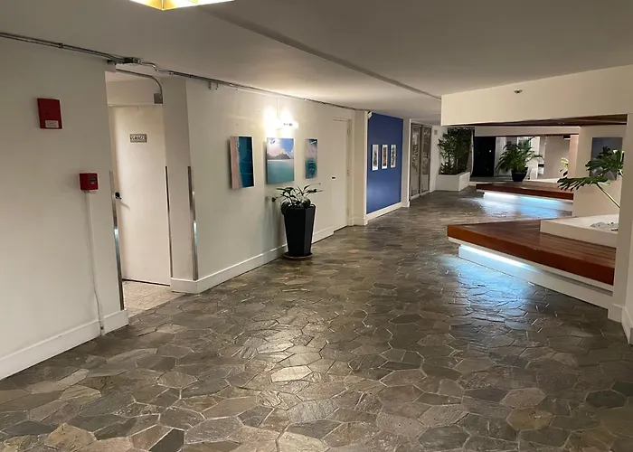 Contemporary Ocean View Suite - Heart Of Waikiki!
