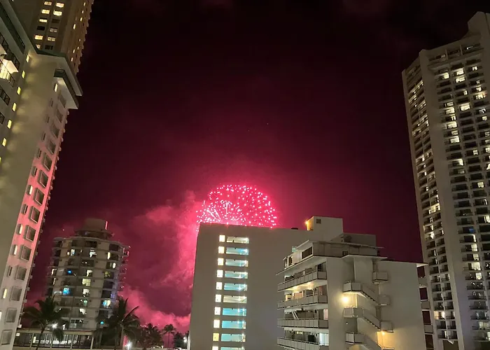 Contemporary Ocean View Suite - Heart Of Waikiki!