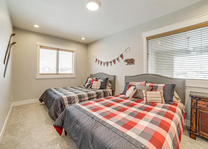 Hike, Fish & Ski! Bright Swan Valley Townhome