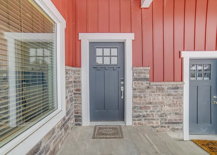 Hike, Fish & Ski! Bright Swan Valley Townhome