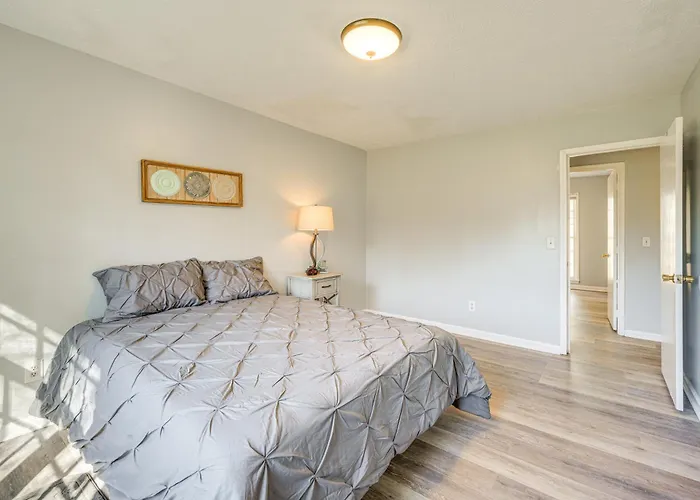 5 Mi To Fort Moore: Quiet Columbus Home W/ Yard