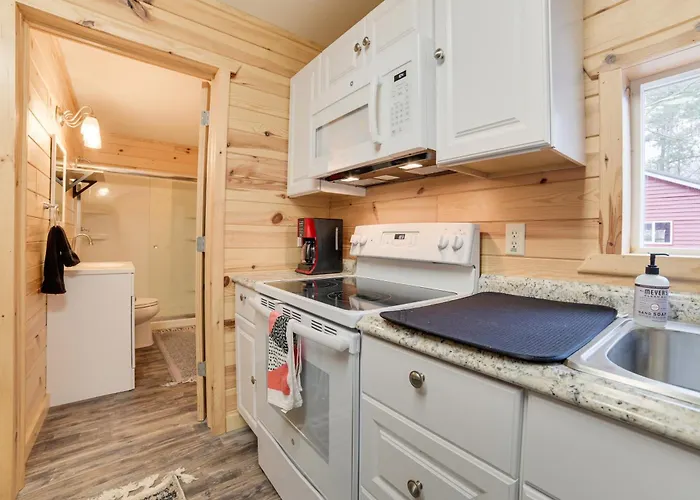 Scenic 'Evan'S Hideaway' Steps To Lake Huron!