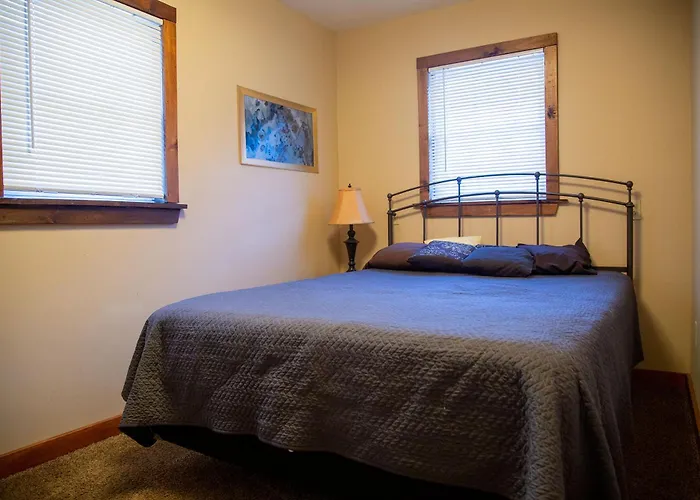 Cozy Maples Retreat For Family & Freinds & Hottub