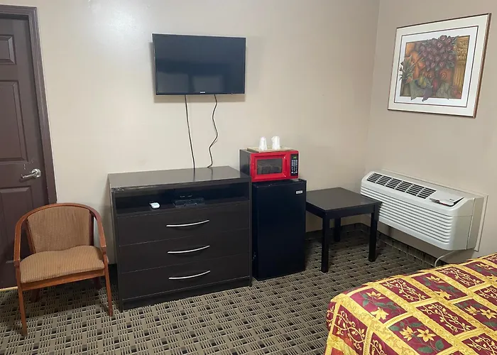 Economy Inn & Suites