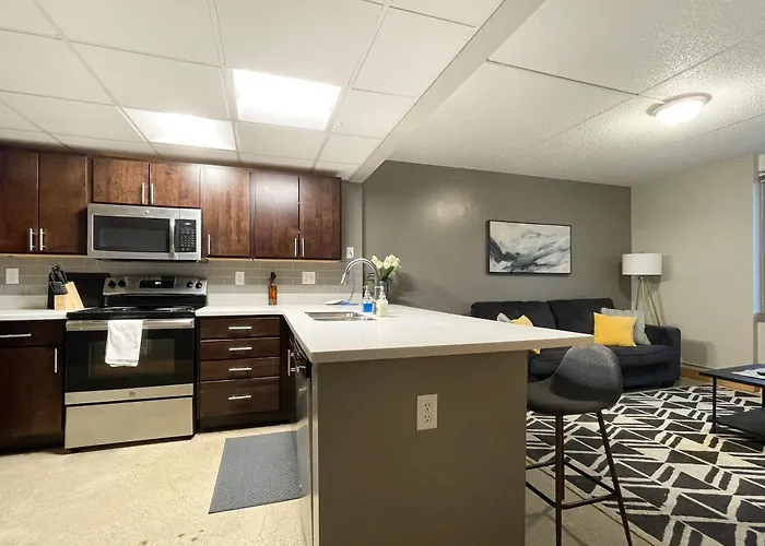 Cozy 2Br Near Casey'S Free Parking