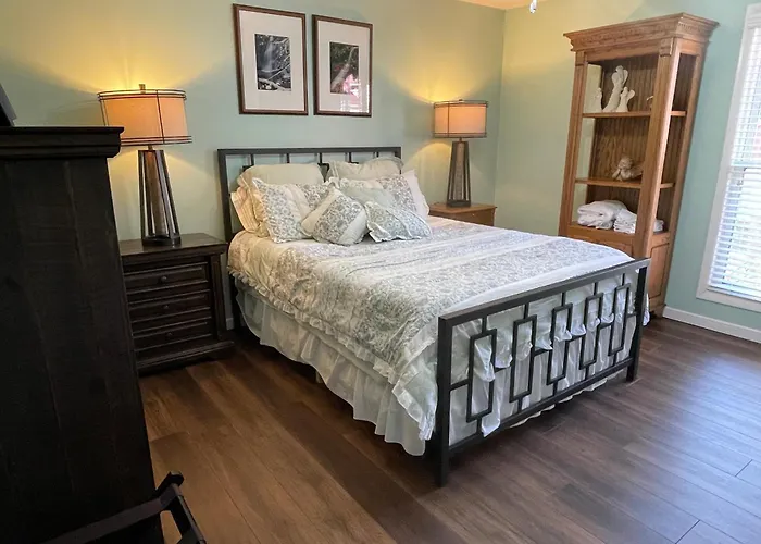 Wayne'S Place-Hot Tub, Pet Friendly. Close To Hpu
