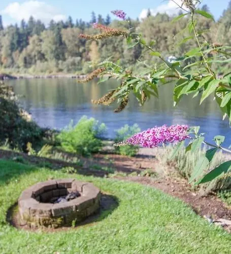 Milwaukie Riverfront Guest House