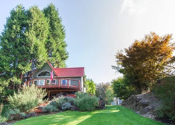 Milwaukie Riverfront Guest House