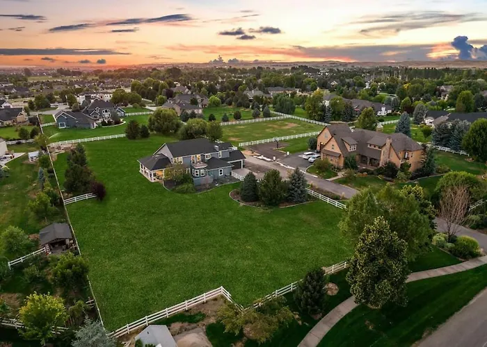 Private Oasis On 2 Acres With Indoor Pool And Theater