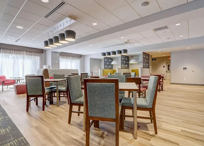 Hampton Inn & Suites Cincinnati Midtown Rookwood