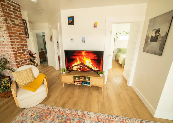 Reno'S Biggest Little House - Cozy Home Theatre