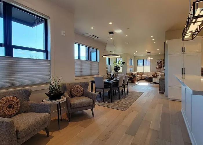 Mahar Homes - Plaza North On First