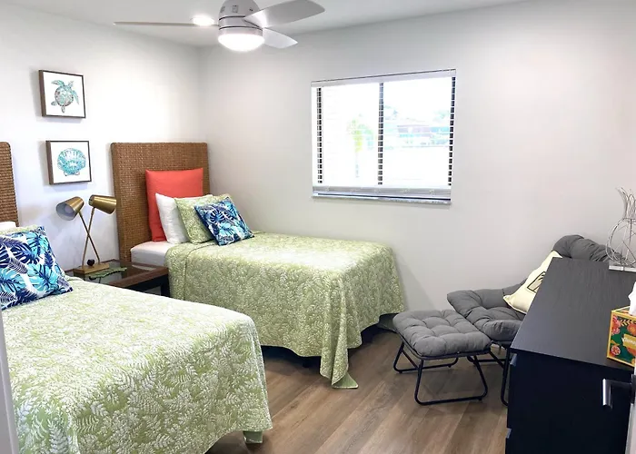 Minutes To Sanibel With Heated Pool, Tennis And Beach Gear
