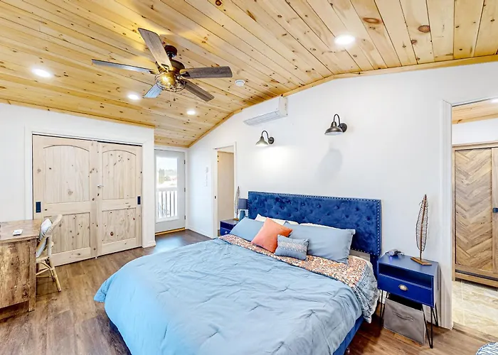 Waterfront Escape On Long Lake! Ski, Paddle + Play